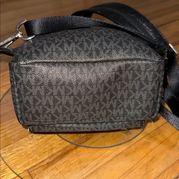 •MICHAEL KORS•BLACK & GRAY MK LOGO ERIN CONVERTIBLE SMALL MINI BACKPACK EUC - Picture 10 of 12